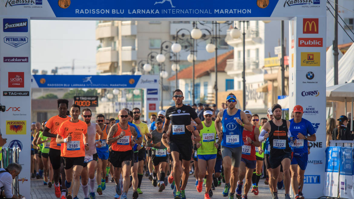 Οι φοιτητές τρέχουν στο Παγκύπριο Πανεπιστημιακό Πρωτάθλημα του Radisson Blu Διεθνή Μαραθωνίου Λάρνακας